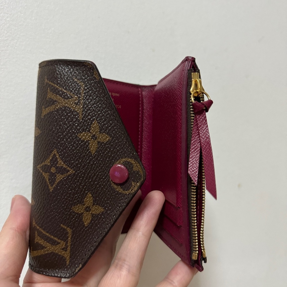 LOUIS VUITTON Victorine Wallet fuchsia monogram